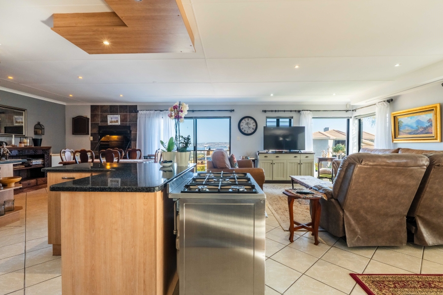 4 Bedroom Property for Sale in Menkenkop Western Cape